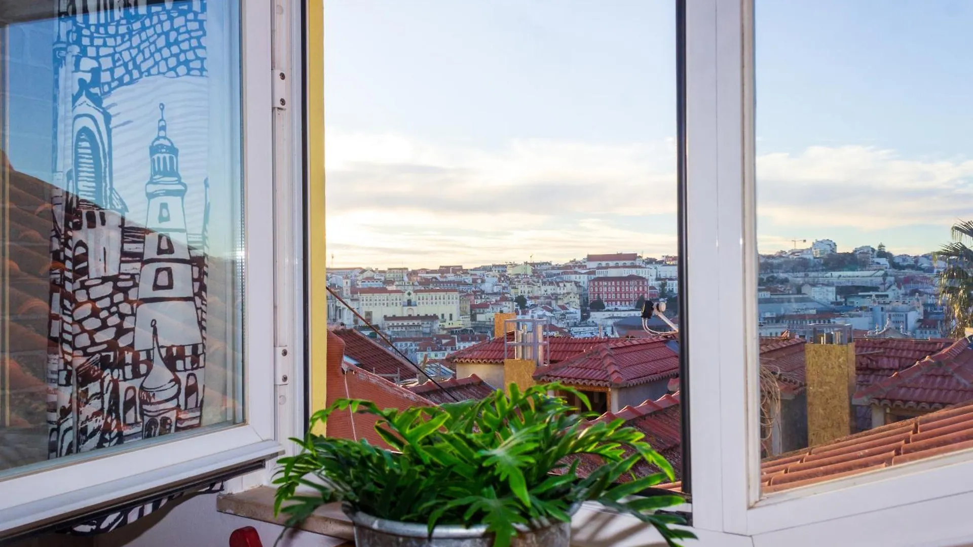 Cosy Viewpoint Apartment Lisbon